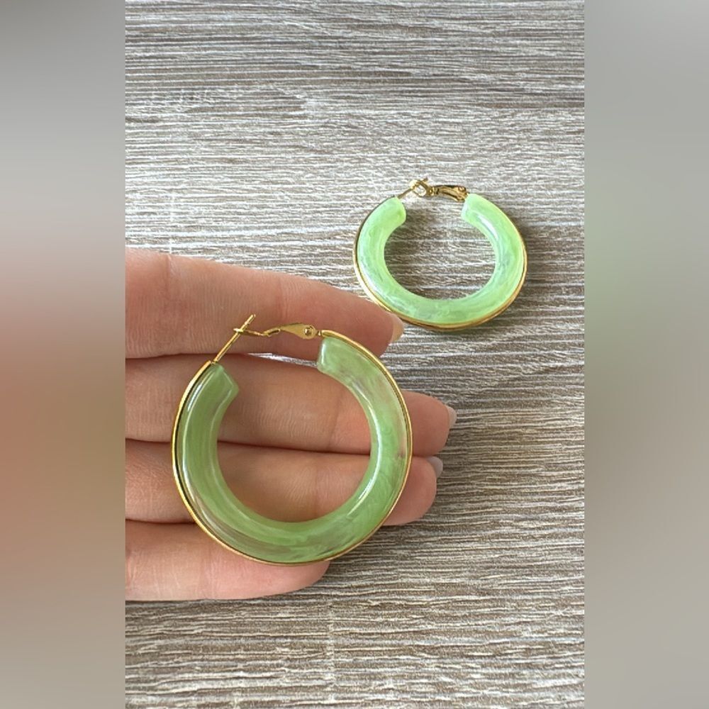 Green hoop earrings A878 - Picture 4 of 4